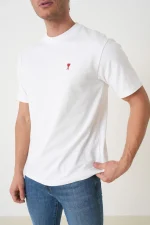 Ami Paris 'Red Heart' Embroidered T-Shirt – Bild 6