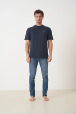Ami Paris 'White Heart' Embroidered T-Shirt – Bild 8